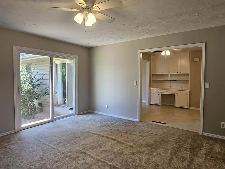 708 W Hartwood Ave — Photo 11