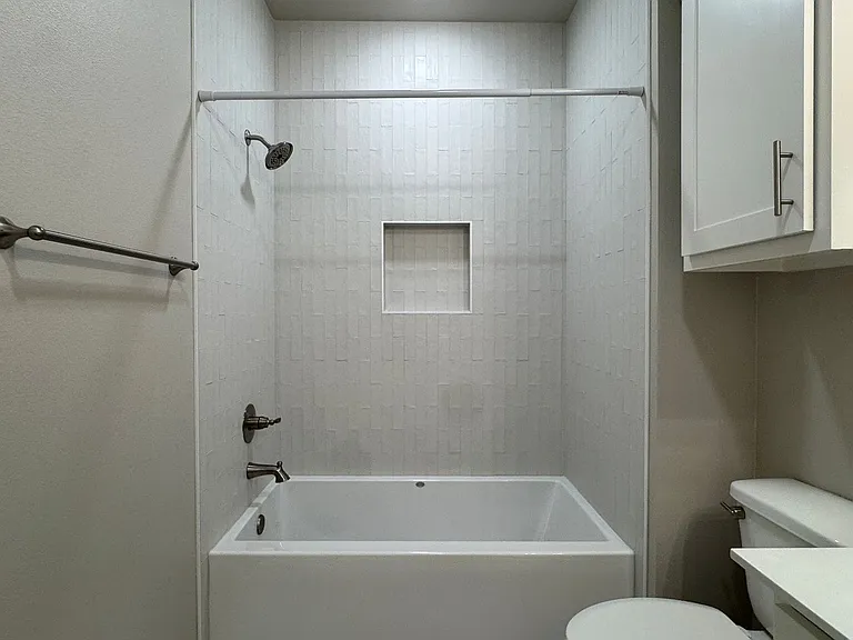 7110 Alexander Dr — Photo 32