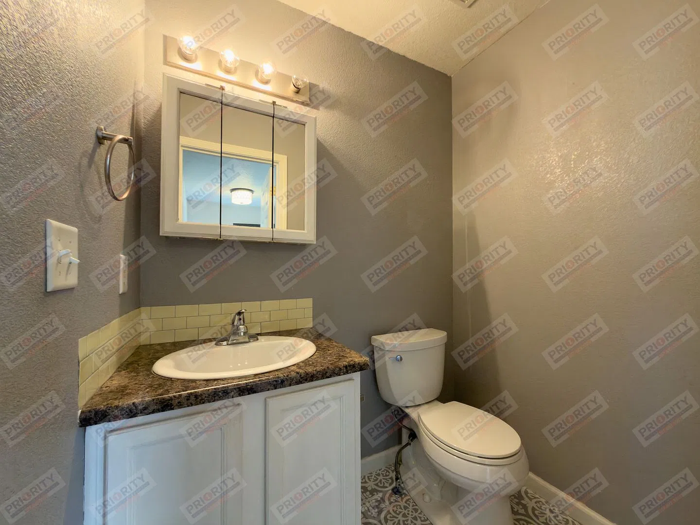 3 bed, 2.5 bath townhouse with a 2 car garage — Photo 4