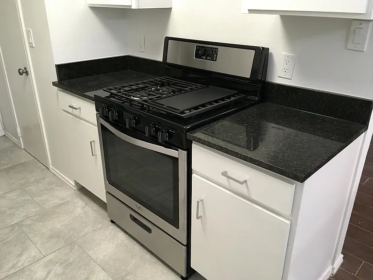 Stainless gas range and microwave over the range. Whirlpool.