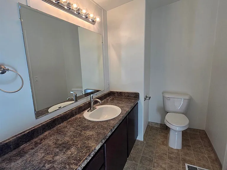 165 W Utah Ave — Photo 10