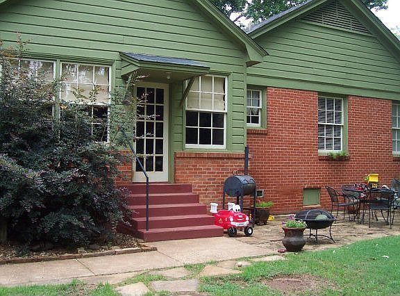 2nd image of 906 Wright Dr