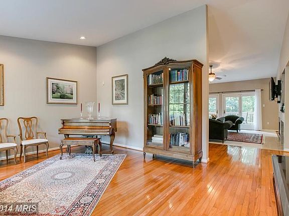 Living rm vaulted ceilings 