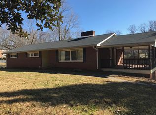 2602 Village Trl, Winston Salem, NC 27106
