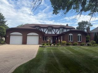 521 Forest Mews Dr, Oak Brook, IL 60523