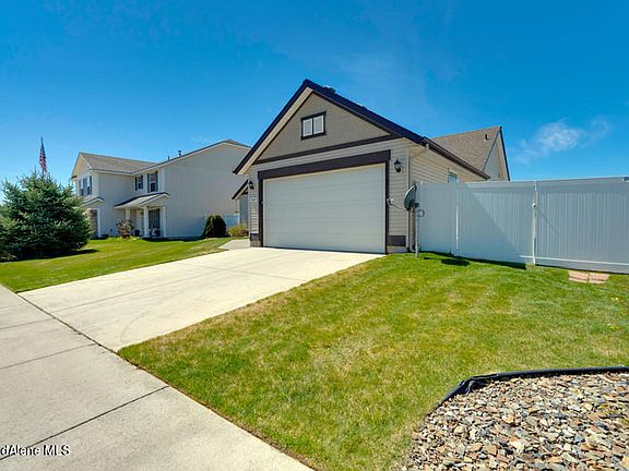 2nd image of 2665 N Tiatan St
