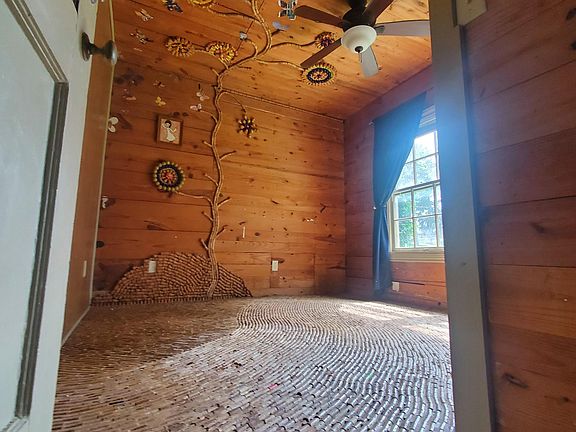 2nd bedroom.
