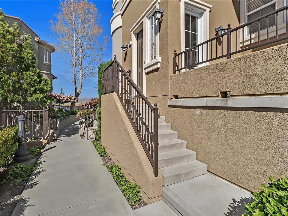 1st image of 542 Altino Blvd