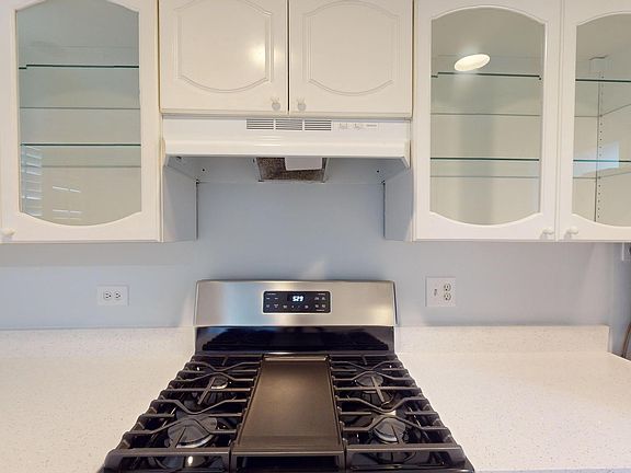 5th image of 10642 Montrose Ave APT 104