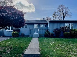 7 Kroll St, Plainview, NY 11803