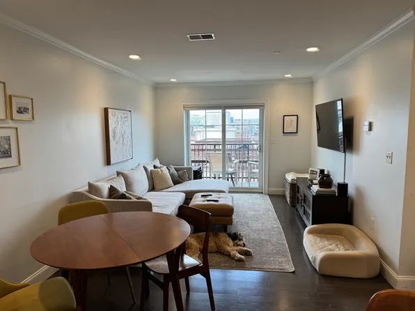 728 E Broadway #306, Boston, MA 02127