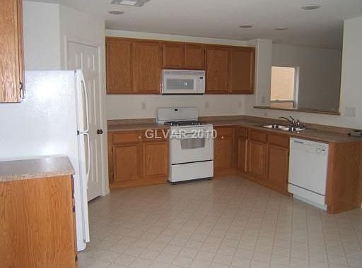 2nd image of 678 Loughton St