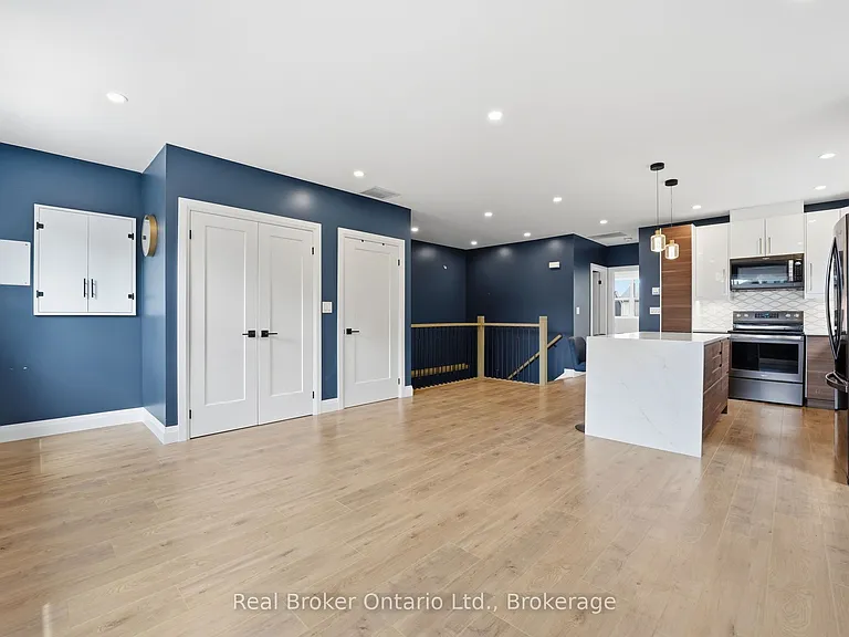 58 Rosslyn Ave N #2 — Photo 14