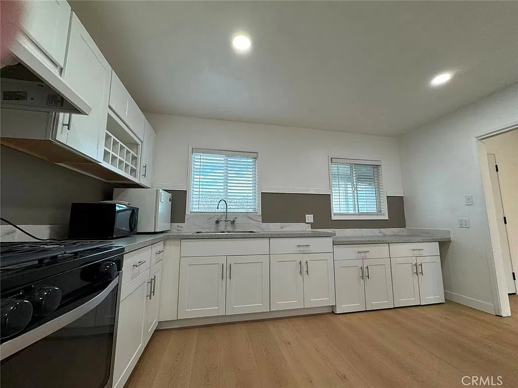 3 bed, 1170 sqft, $3,950 — Photo 4
