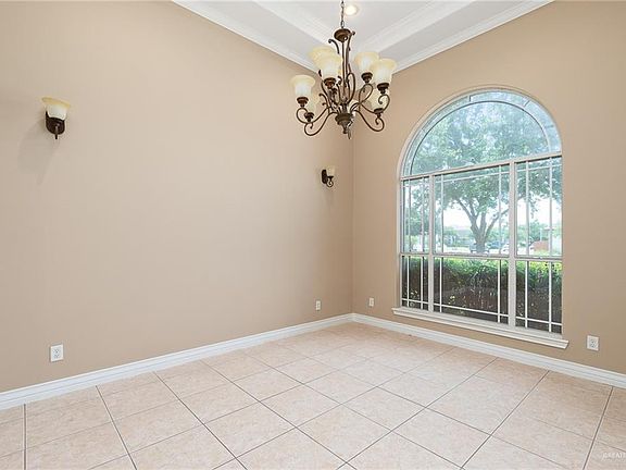 3rd image of 3013 Iris Ave