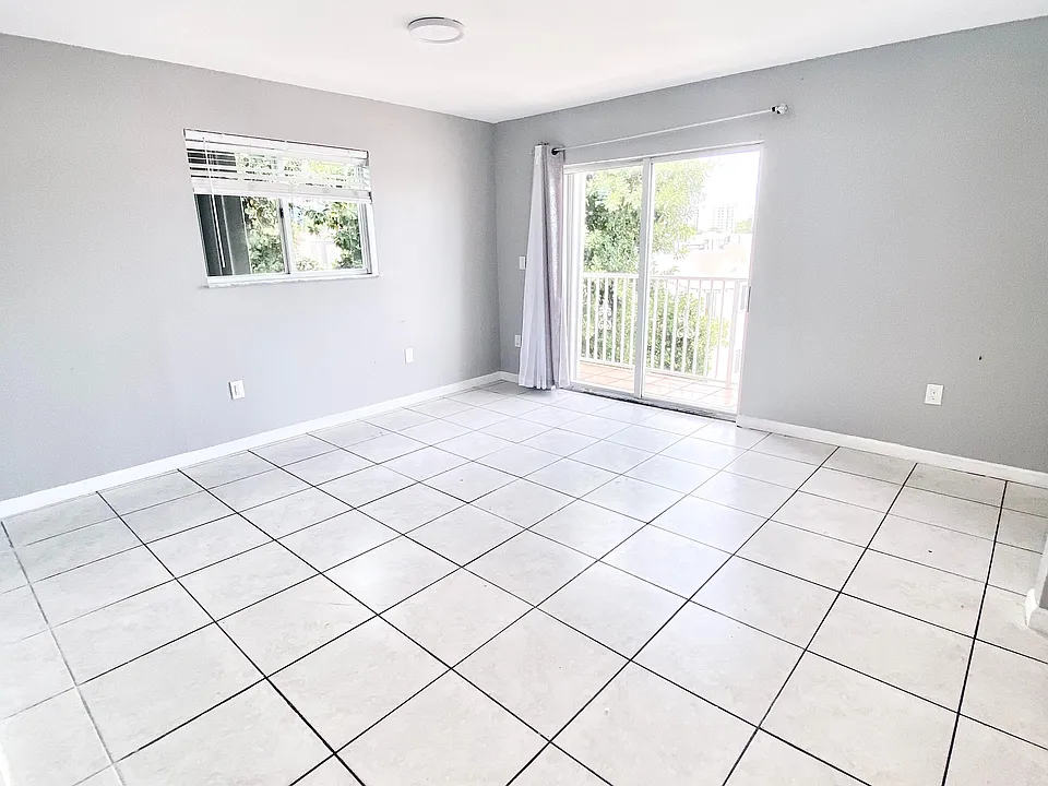 328 NW 12th Ave #12