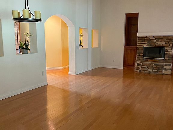 4th image of 11747 Lois Ct