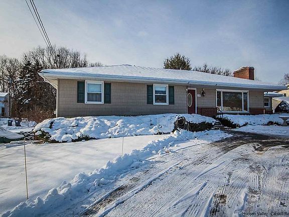 3rd image of 134 Altamont Dr