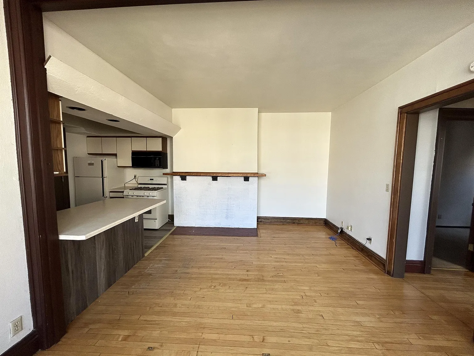612 Howard Place - E — Photo 4