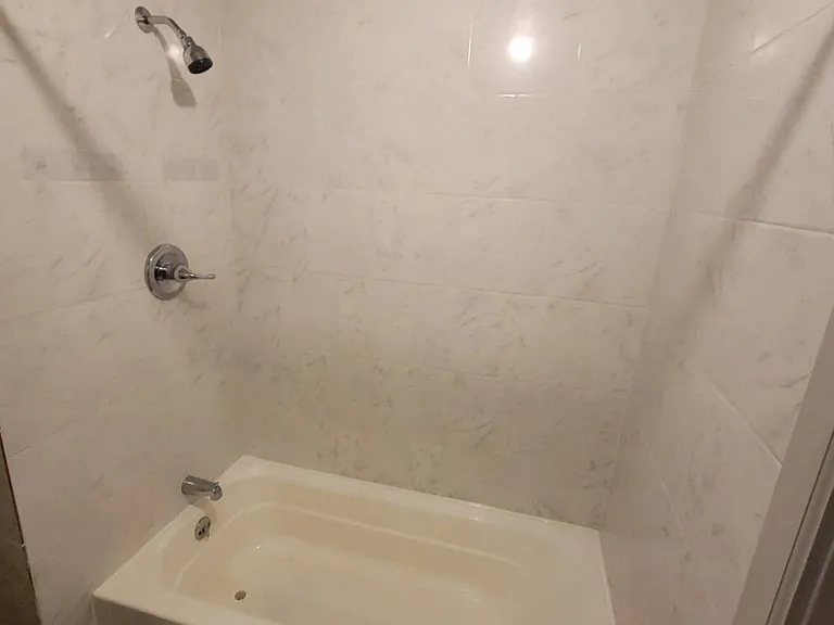 1402 S Main St #2C — Photo 6