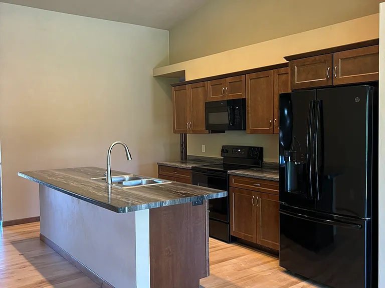 809 S Mill St — Photo 2