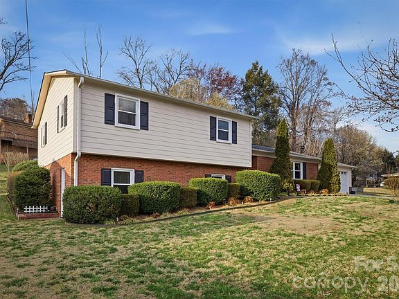 3rd image of 1405 Lower Creek Dr NE