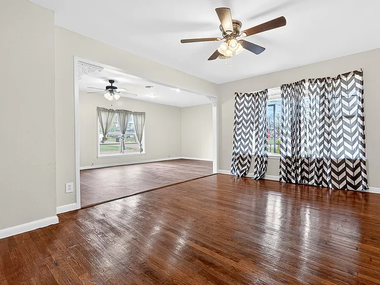 1302 Redondo Dr — Photo 3