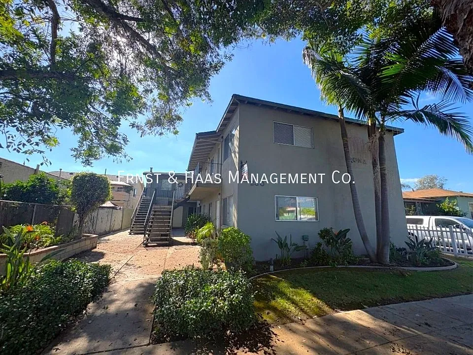 230 E Hullett St #3
