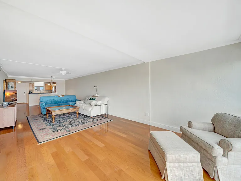 3100 NE 49th St #403 — Photo 11