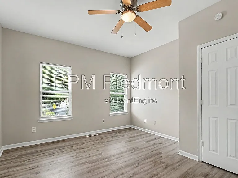 753 Prince Pl NW — Photo 4