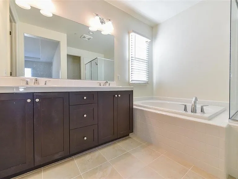 16 Torosa — Photo 10