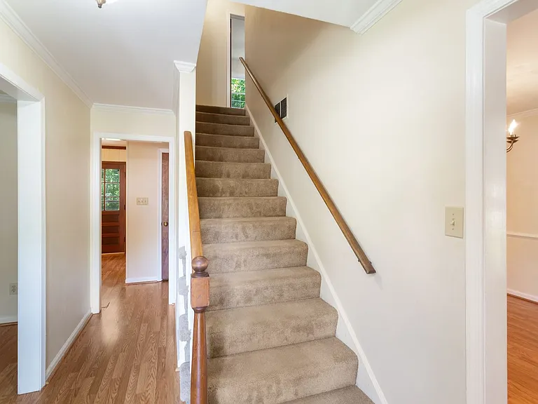 106 Rowe Dr — Photo 2