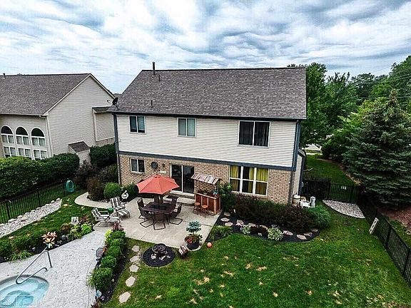 3rd image of 48898 Brittany Parc Dr