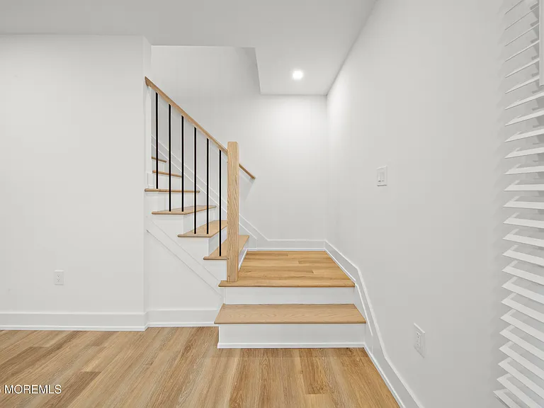 427 Hoyt St — Photo 8