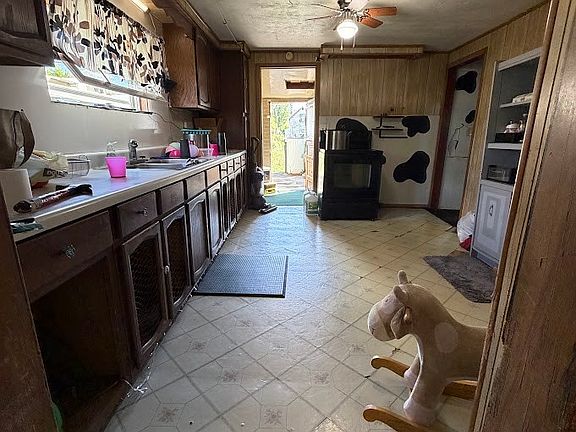 5th image of 604 Oak St