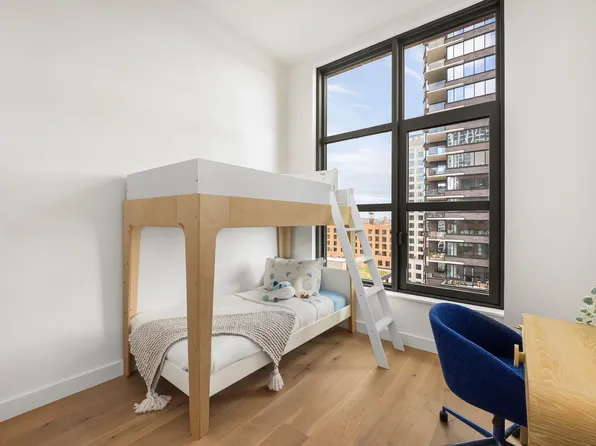 29 Huron Street image 8 of 21