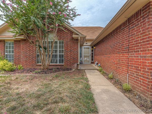 2nd image of 13788 S Oak Pl