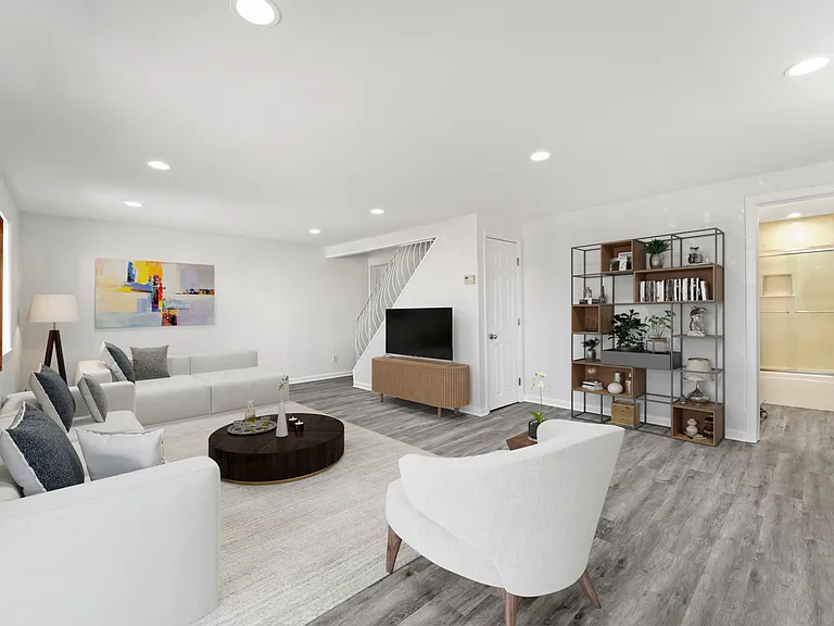 133 Augusta St — Photo 3