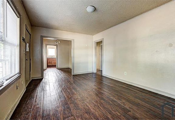 4th image of 3600 W Park Pl