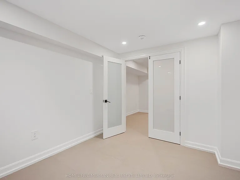 861 Ossington Ave #LOWER — Photo 24