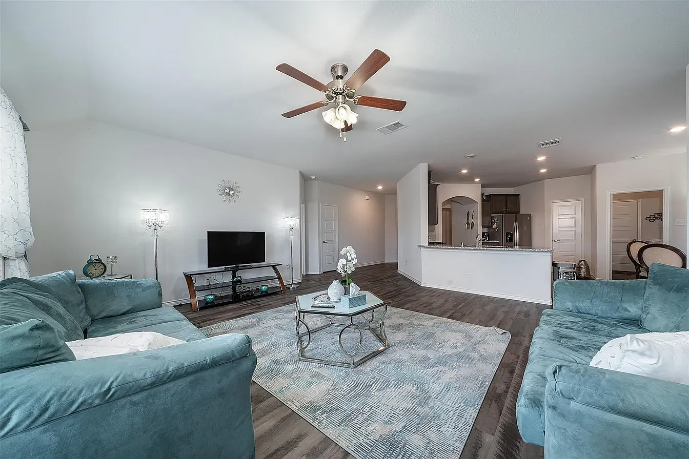 3 bed, 1762 sqft, $2,400 — Photo 3