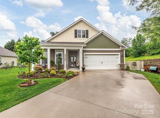 37 Honeycrisp Ct, Flat Rock, NC 28731