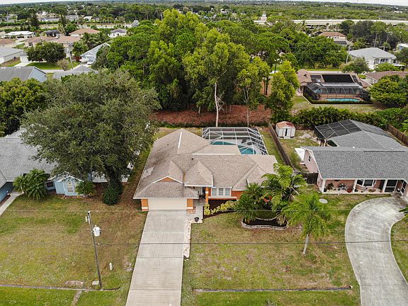 2nd image of 941 SE Bayfront Ave