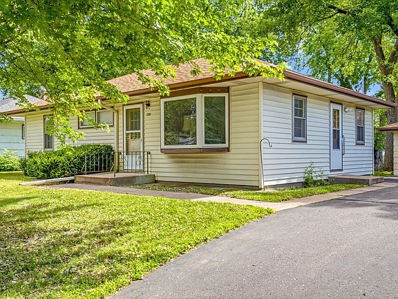3rd image of 2584 Herschel St