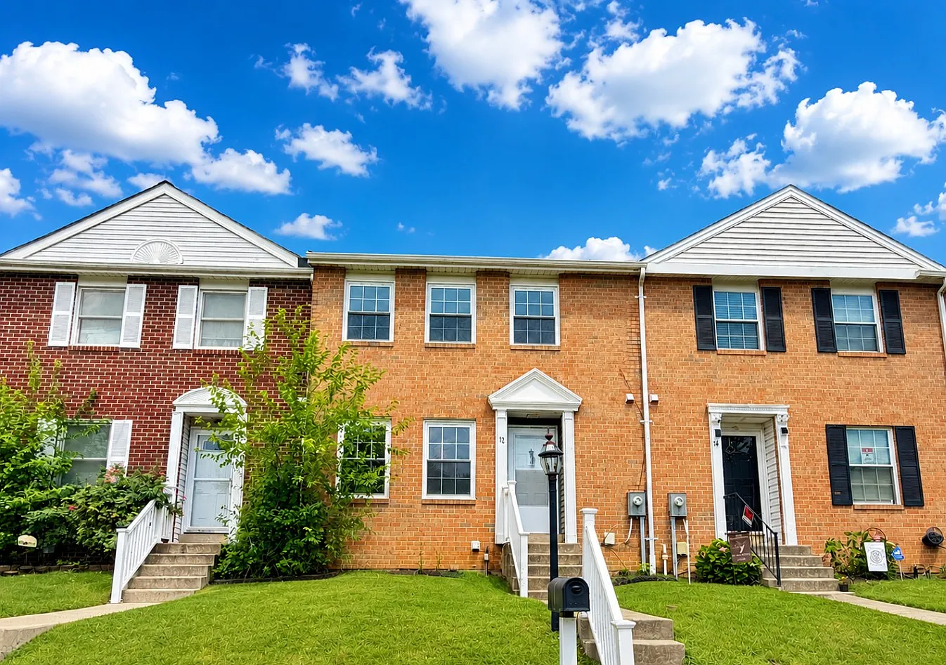 3 bed, 1280 sqft, $2,400 — Photo 1