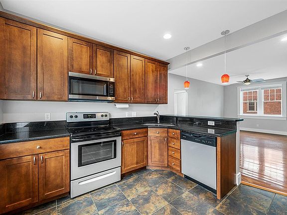 4th image of 4101 Magnolia Ave #209