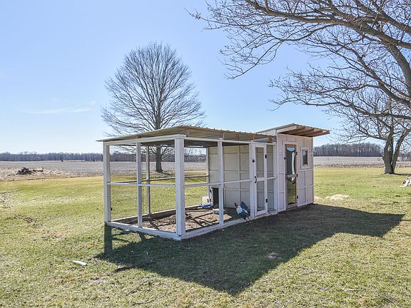 4th image of 250 S Centennial Rd