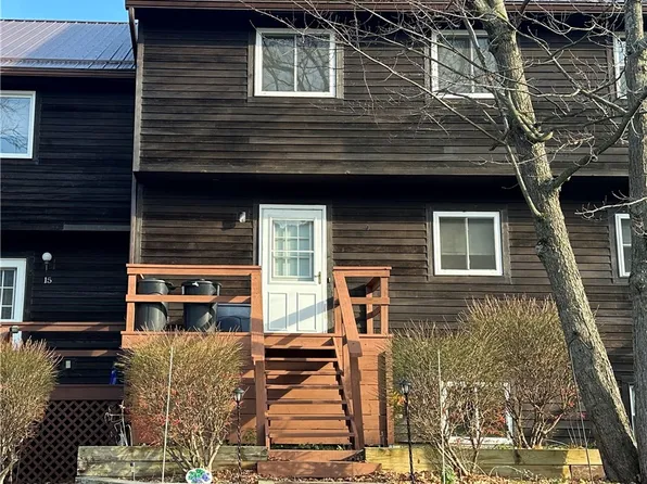 14 Pinewood Ln, Naples, NY 14512
