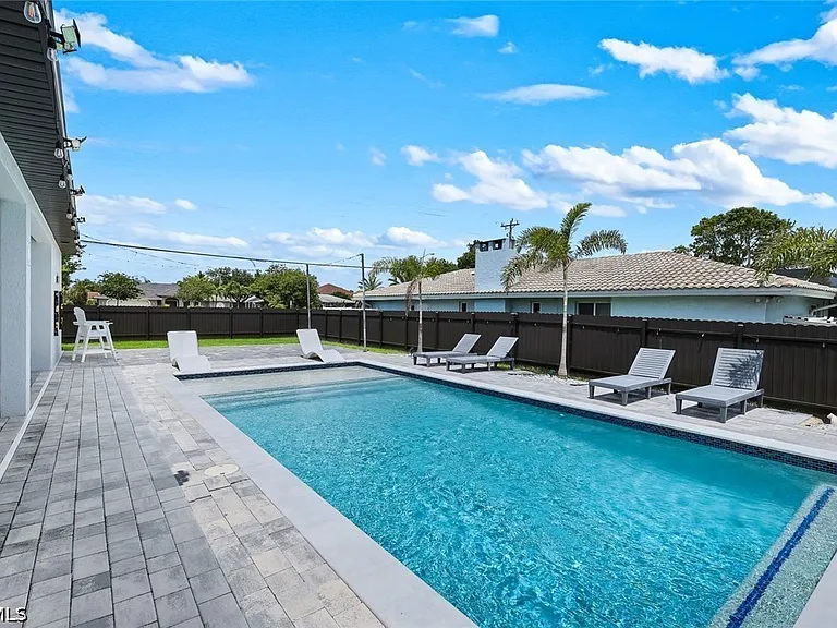 2419 Country Club Blvd — Photo 2