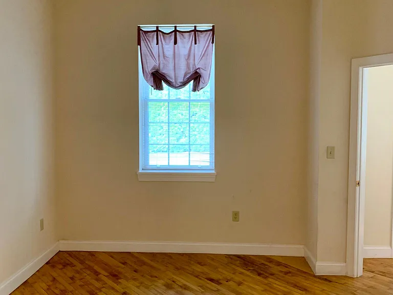 105 N King St — Photo 17